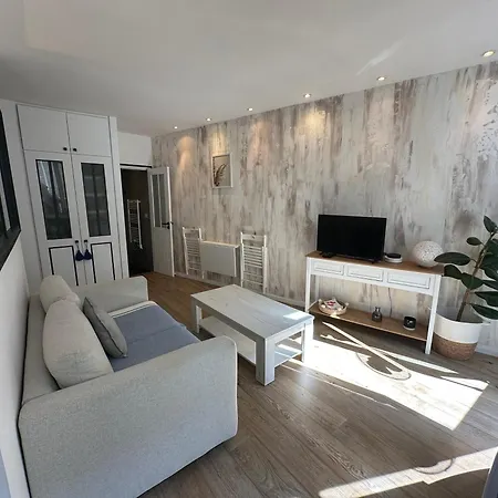 Cocon Iodé Cosy équipé, Baigné De Lumière, Situé Au Cœur De à 1min à Pied Du Marché Avec Tv Et Wifi La Rochelle (Charente-Maritime)