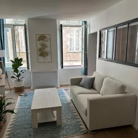 Apartment Cocon Iode Cosy Equipe, Baigne De Lumiere, Situe Au Coeur De La Rochelle A 1min A Pied Du Marche Avec Tv Et Wifi