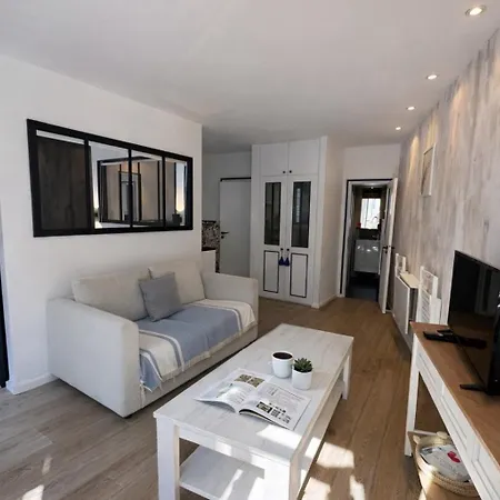 Cocon Iodé Cosy équipé, Baigné De Lumière, Situé Au Cœur De à 1min à Pied Du Marché Avec Tv Et Wifi *