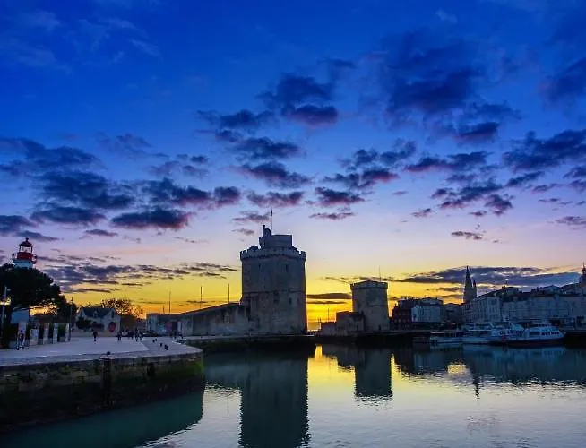 Apartamento Cocon Iodé Cosy équipé, Baigné De Lumière, Situé Au Cœur De à 1min à Pied Du Marché Avec Tv Et Wifi *