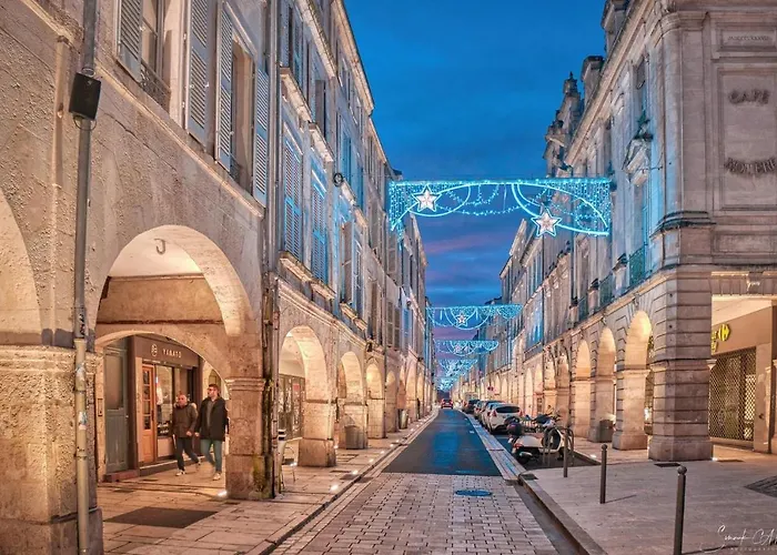 Appartement Cocon Iodé Cosy équipé, Baigné De Lumière, Situé Au Cœur De à 1min à Pied Du Marché Avec Tv Et Wifi La Rochelle (Charente-Maritime)