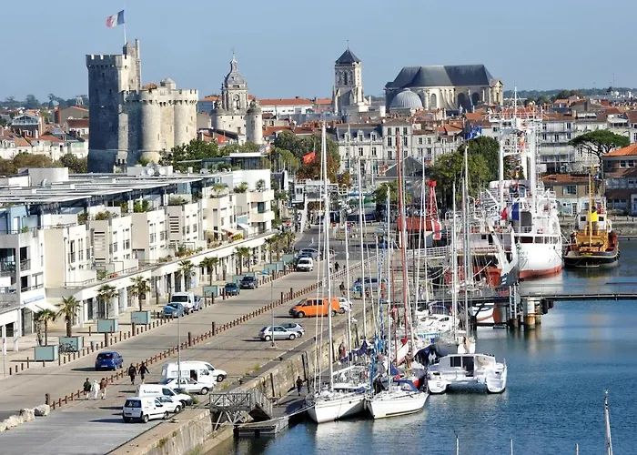 Cocon Iodé Cosy équipé, Baigné De Lumière, Situé Au Cœur De à 1min à Pied Du Marché Avec Tv Et Wifi La Rochelle (Charente-Maritime)