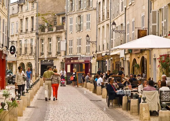 Cocon Iodé Cosy équipé, Baigné De Lumière, Situé Au Cœur De à 1min à Pied Du Marché Avec Tv Et Wifi *