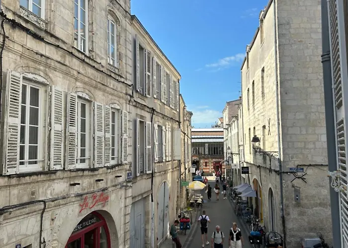 Cocon Iodé Cosy équipé, Baigné De Lumière, Situé Au Cœur De à 1min à Pied Du Marché Avec Tv Et Wifi *