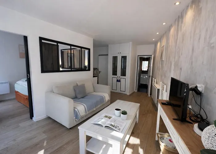 Cocon Iodé Cosy équipé, Baigné De Lumière, Situé Au Cœur De à 1min à Pied Du Marché Avec Tv Et Wifi *