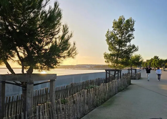 Cocon Iodé Cosy équipé, Baigné De Lumière, Situé Au Cœur De à 1min à Pied Du Marché Avec Tv Et Wifi Apartamento *